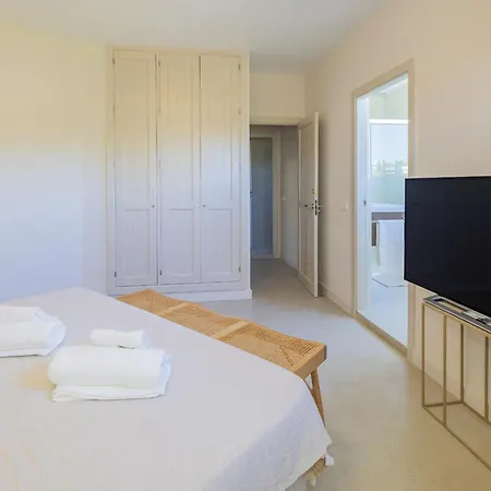 Cubo's Atico Cabopino Port & Parking