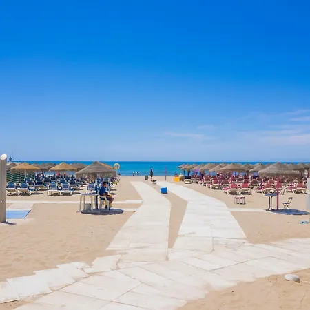 Cubo's Atico Cabopino Port & Parking Apartment