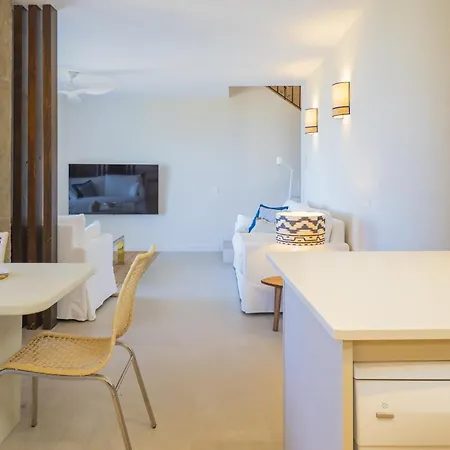 Cubo's Atico Cabopino Port & Parking Apartment