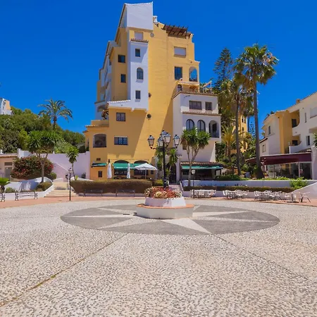 Cubo's Atico Cabopino Port & Parking Marbella